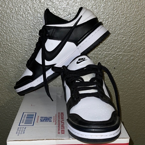 Nike Black and White Athletic Shoes - Picture 4 of 12